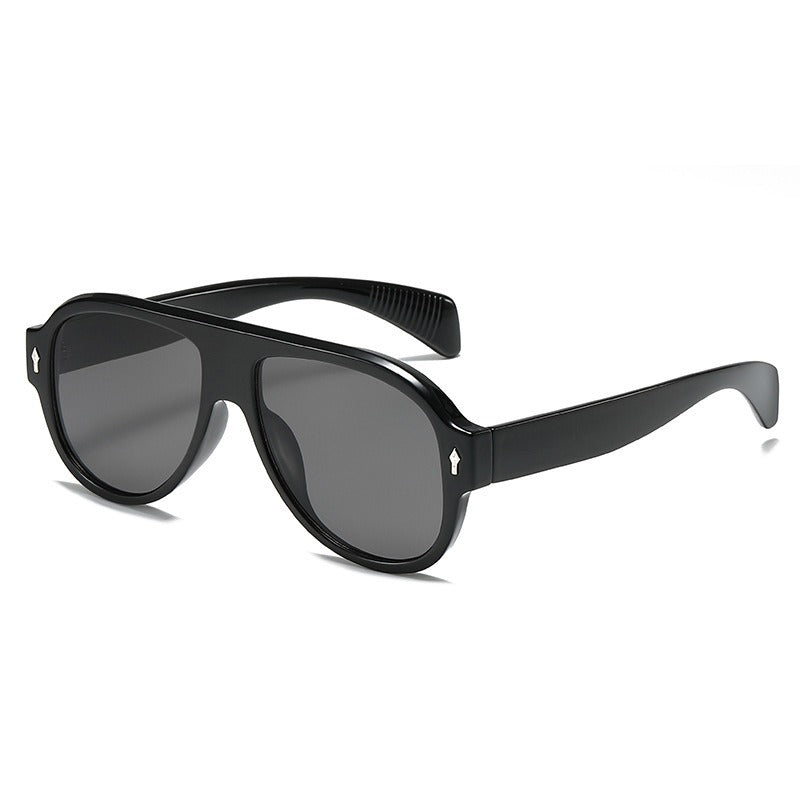 Retro Punk Men Pilot Sunglasses Fashion Rivets Decoration Gradient Eyewear Shades Women Trending Purple Sun Glasses