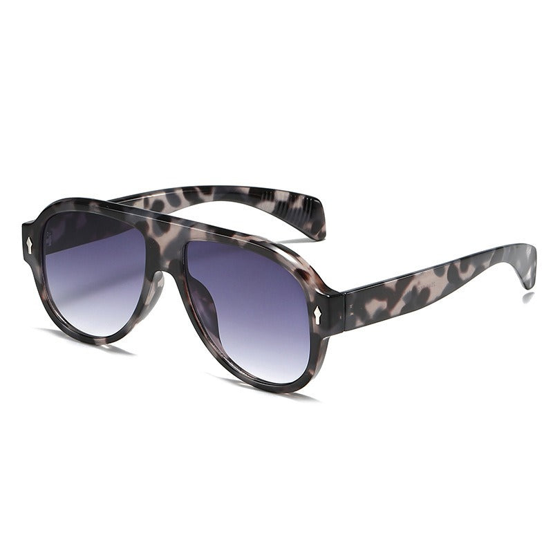 Retro Punk Men Pilot Sunglasses Fashion Rivets Decoration Gradient Eyewear Shades Women Trending Purple Sun Glasses